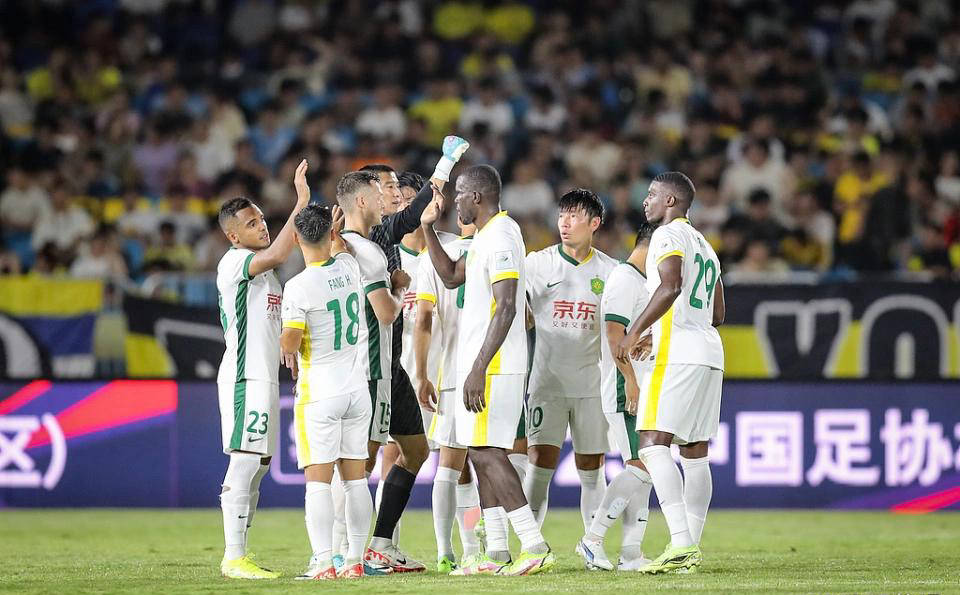 联赛不同, 东方, 并最终争夺