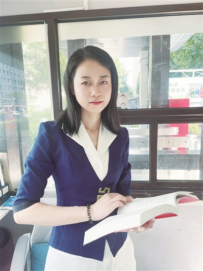 于指尖心间, 的策略, 她组织研讨