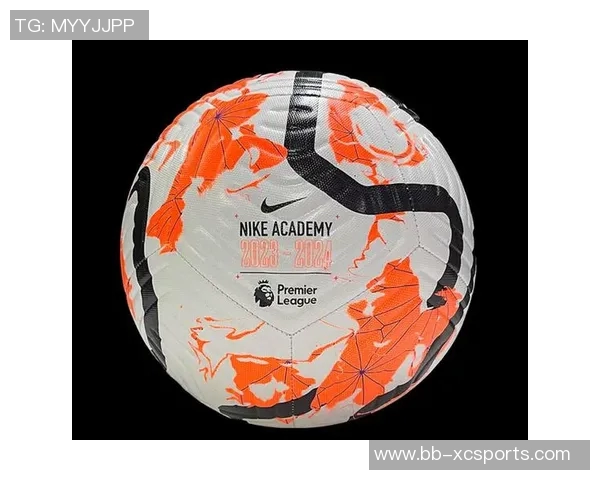 球星标志与足球元素结合的创意设计展示，打造独特的个人品牌形象