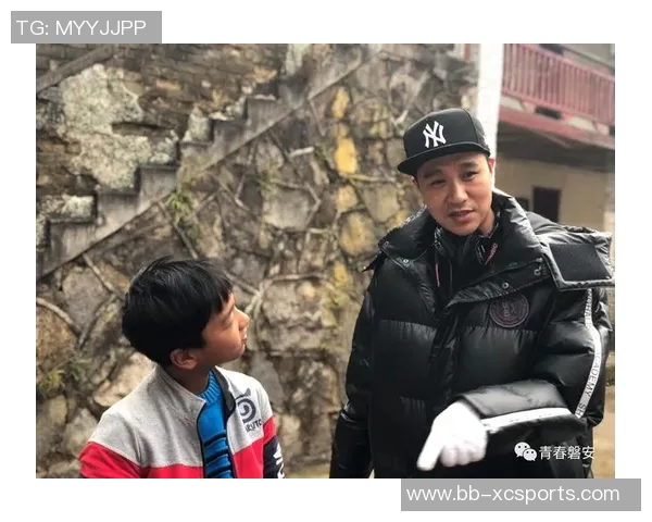 《足球场上的对话与梦想:女生记者专访球星幕后故事》